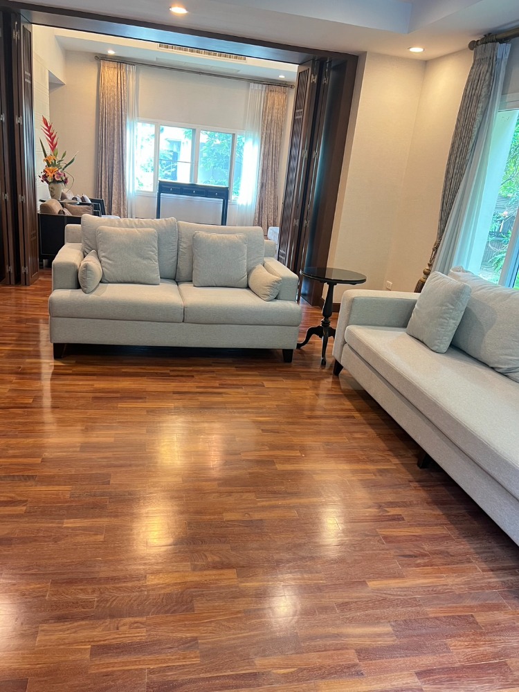 For rent!! Very large new house, big yard, swimming pool, good condition, ready to move in.