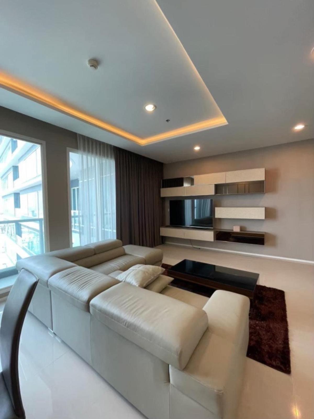 📢👇Sell with tenant til Dec 24Special huge corner unit, Feng Shui Dragon Head with the Most beautiful curve view of the Chao Phraya River  in every room, near Asiatique, Shrewsbury international school.Also near shopping mall such as Vanilla moon, Termina