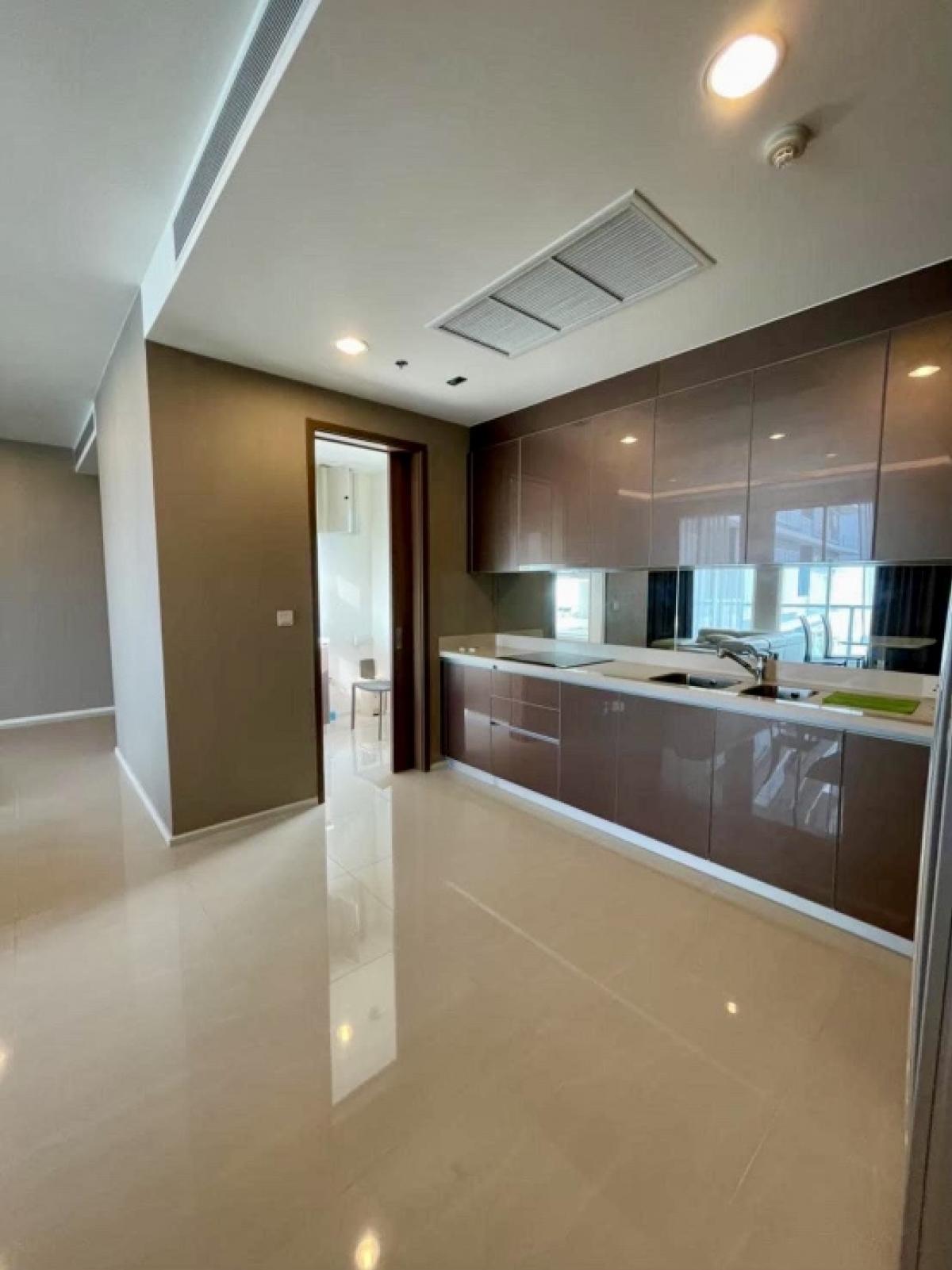 📢👇Sell with tenant til Dec 24Special huge corner unit, Feng Shui Dragon Head with the Most beautiful curve view of the Chao Phraya River  in every room, near Asiatique, Shrewsbury international school.Also near shopping mall such as Vanilla moon, Termina