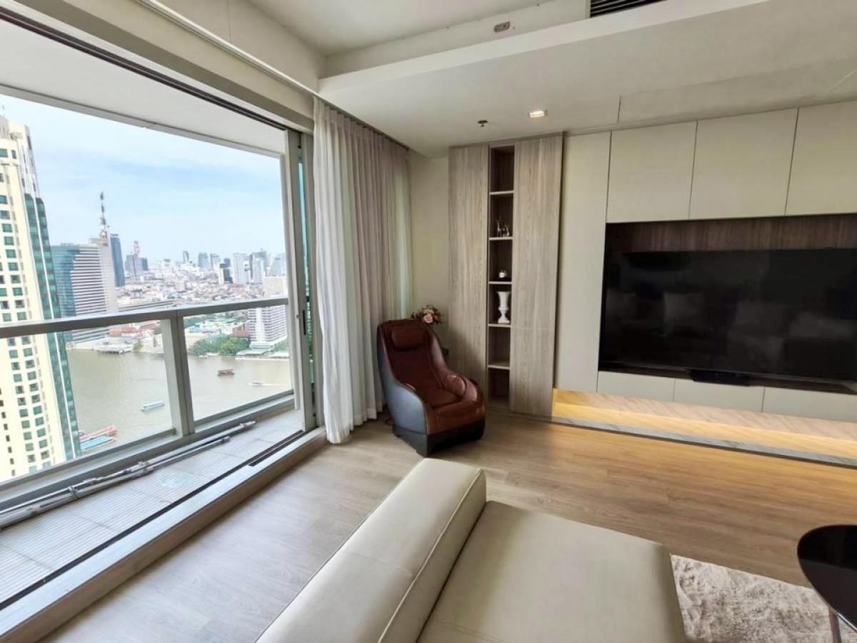 Living in luxury project with huge river view and Icon Siam, corner unit, long balcony, fully furnished