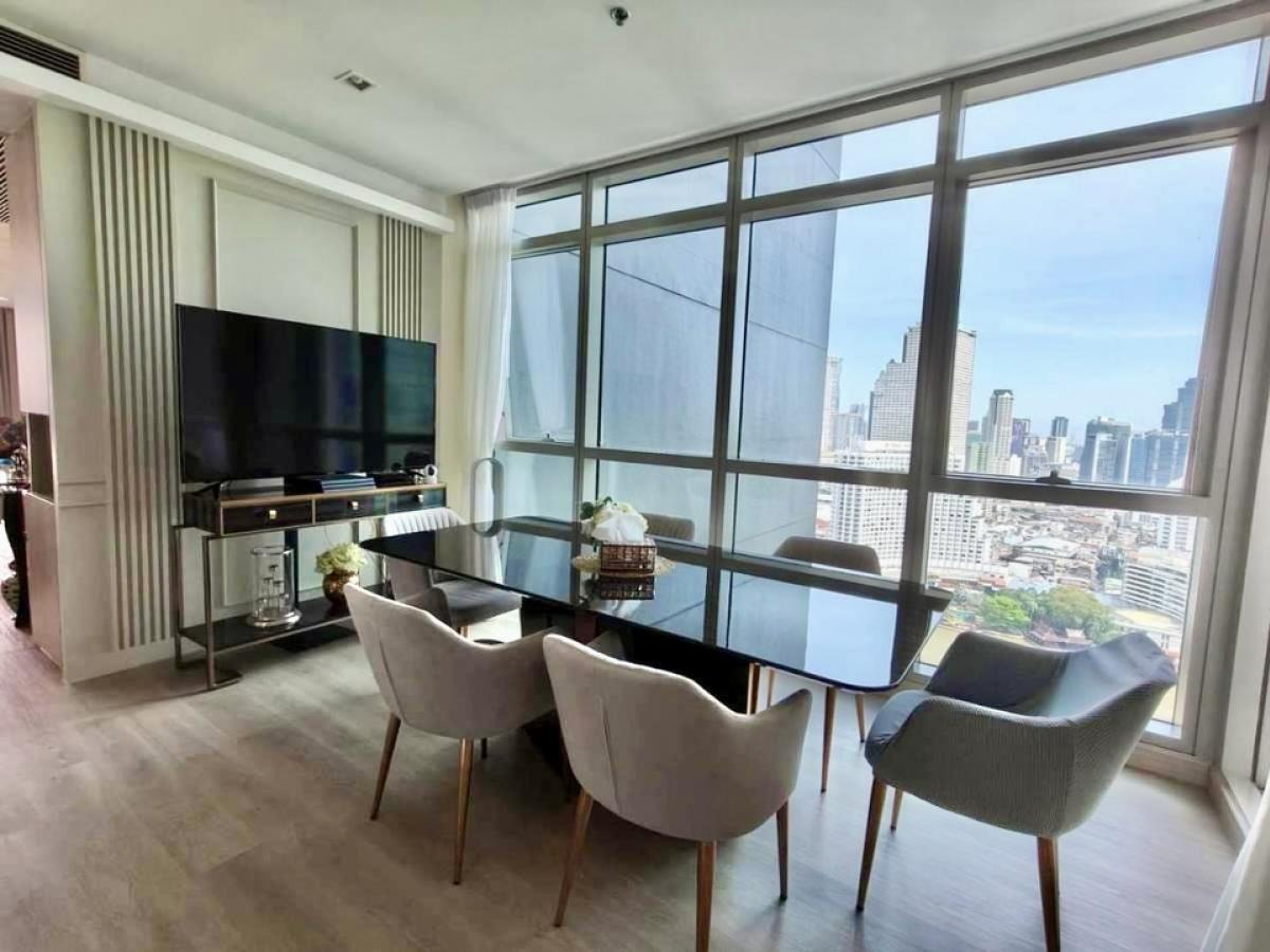 Living in luxury project with huge river view and Icon Siam, corner unit, long balcony, fully furnished