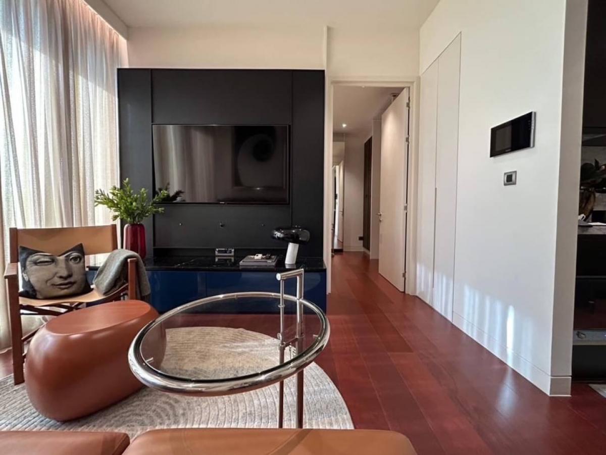 📢👇 Sell with tenant til July 26 at one of a modern luxury condo in Thonglor, designed by: Thailand s Best interior designer Khun Ticha “Best Luxury Home Staging“Fully furnished ,  nice layout, concierge, limousine service to BTS , near - Strabu