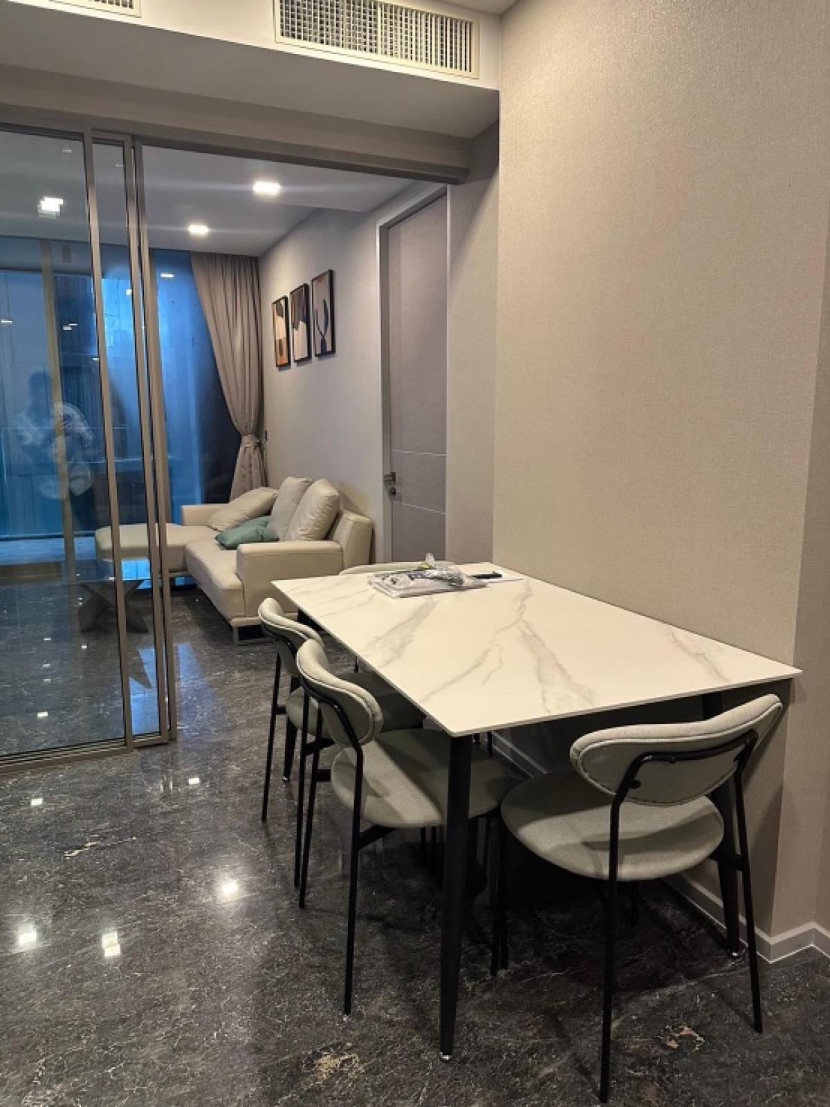 📢👇 Low rise petfriendly , quiet and peaceful place, in Em district area, near Benjasiri park,  nice decoration, unblocked view.