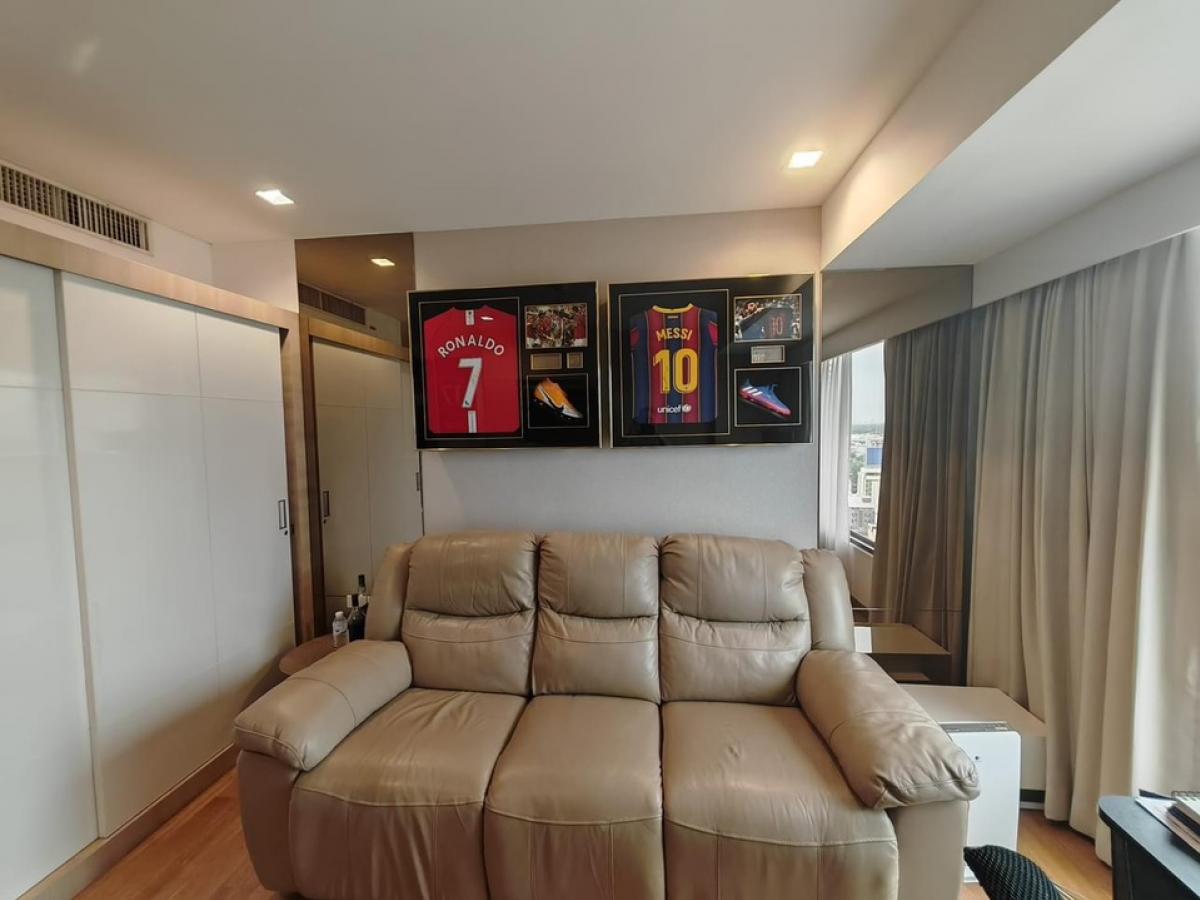 📢👇Good price, good location, good for living or investing as located on Rama 4 road, opposite new project One Bangkok, near Lumpini park, sathorn, silom