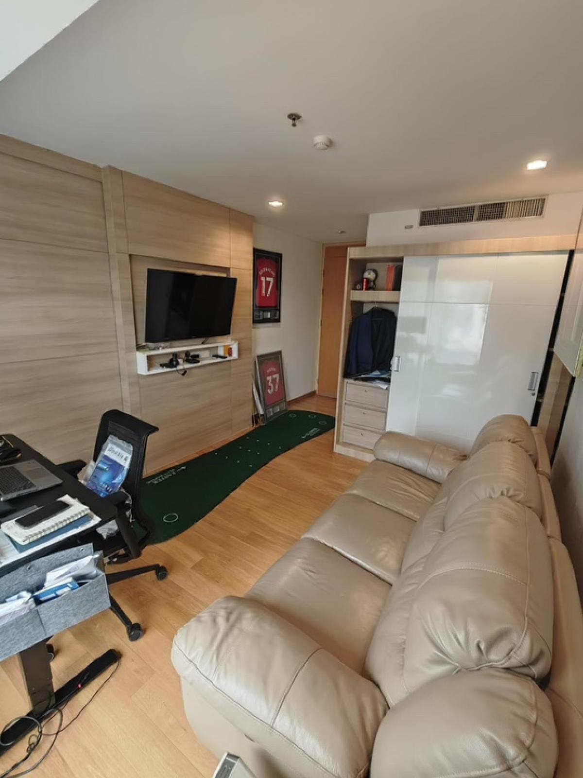 📢👇Good price, good location, good for living or investing as located on Rama 4 road, opposite new project One Bangkok, near Lumpini park, sathorn, silom