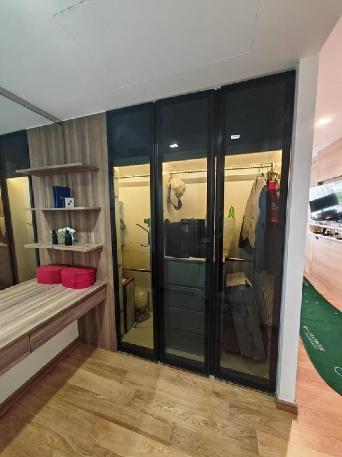 📢👇Good price, good location, good for living or investing as located on Rama 4 road, opposite new project One Bangkok, near Lumpini park, sathorn, silom