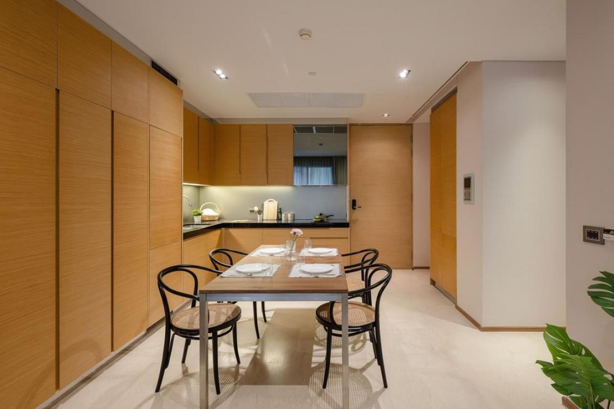 📢👇Newly renovated unit at Saladaeng Residence, big size of 1 bed , near new project One Bangkok, Lumpini park.