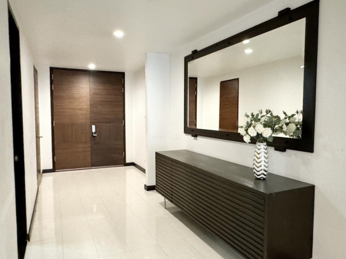 📢👇 Big size for 3 beds and maid room  at The Avenue Sukumvit 61, near Park lane and Gate way Ekamai.