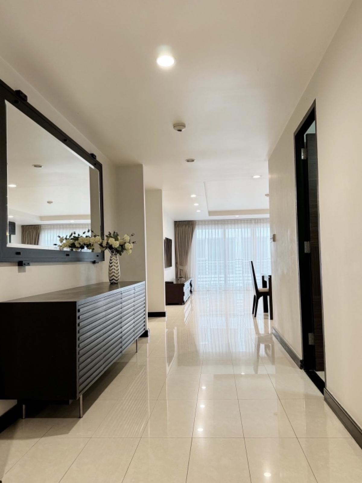 📢👇 Big size for 3 beds and maid room  at The Avenue Sukumvit 61, near Park lane and Gate way Ekamai.