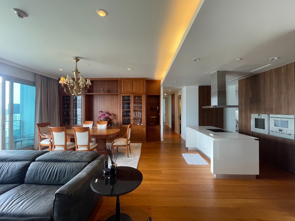 For rent!!  185 Rajadamri 3 bedrooms on high floor woth big living room and 2 kitchens plus maid room.  Large balcony with panorama view to sport club