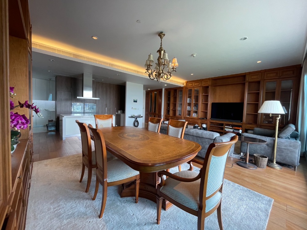 For rent!!  185 Rajadamri 3 bedrooms on high floor woth big living room and 2 kitchens plus maid room.  Large balcony with panorama view to sport club
