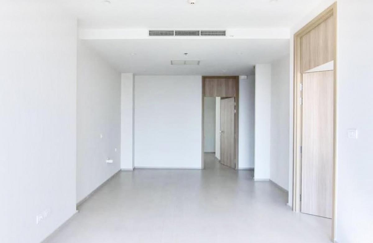 📢👇 Noble Ploenchit is one of the condominium with special entrance directly to BTS, near many popular shopping malls, express way. Corner Unit with unblocked view of Sukhumvit and private lift.