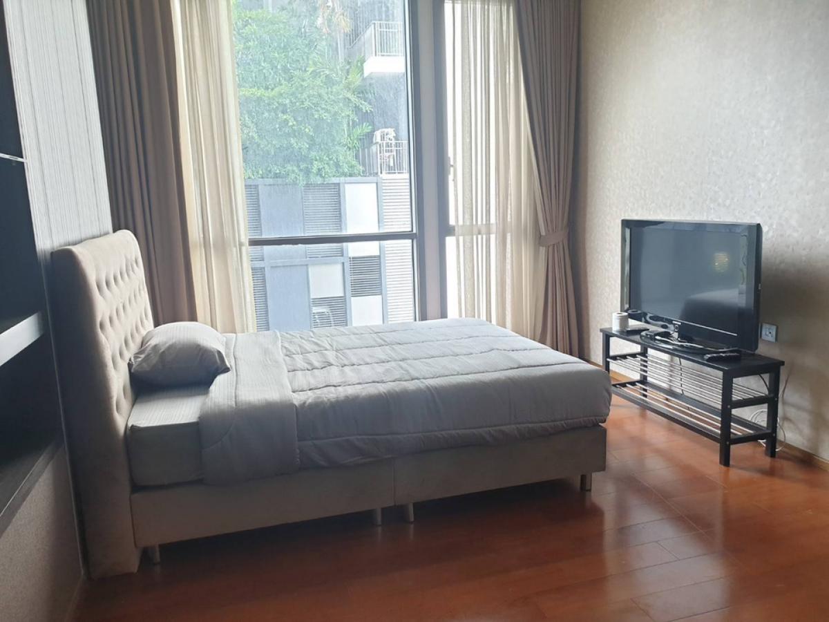 📢👇One of luxury condo Quattro By Sansiri , on the main street of Thonglor, surrounded by many popular restaurants and coffee shops .