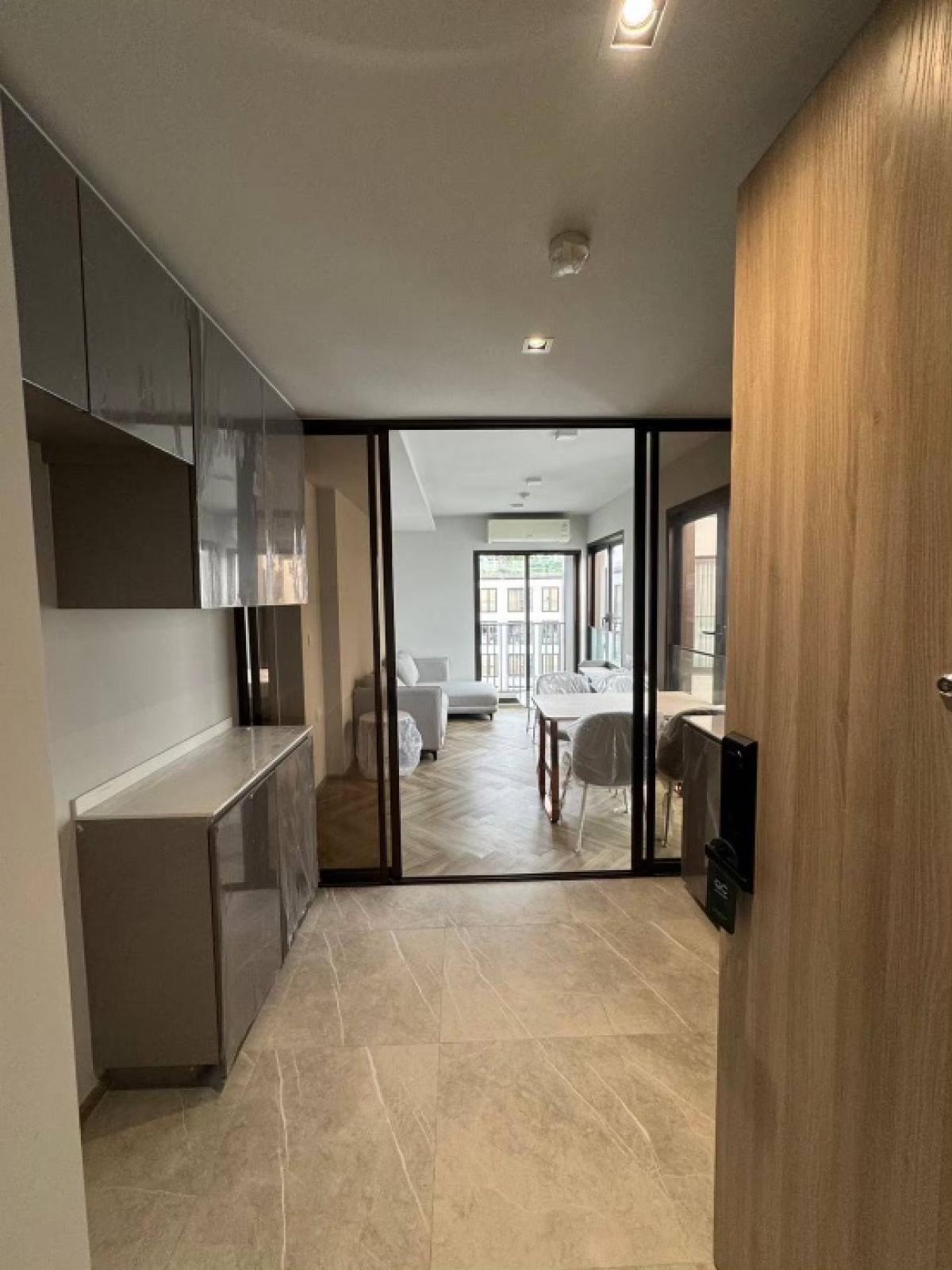 📢👇Brand new unit and low rise project for sale , affordable price and worth for living or investing at  minimal luxury place Chapter Thonglor 25 , surrounded by many popular restaurants, community mall, supermarkets.