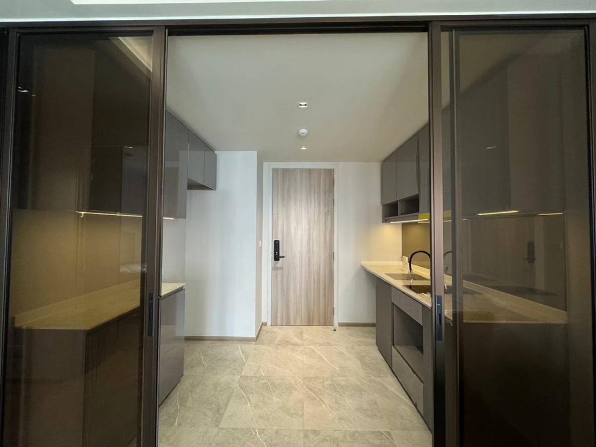 📢👇Brand new unit and low rise project for sale , affordable price and worth for living or investing at  minimal luxury place Chapter Thonglor 25 , surrounded by many popular restaurants, community mall, supermarkets.