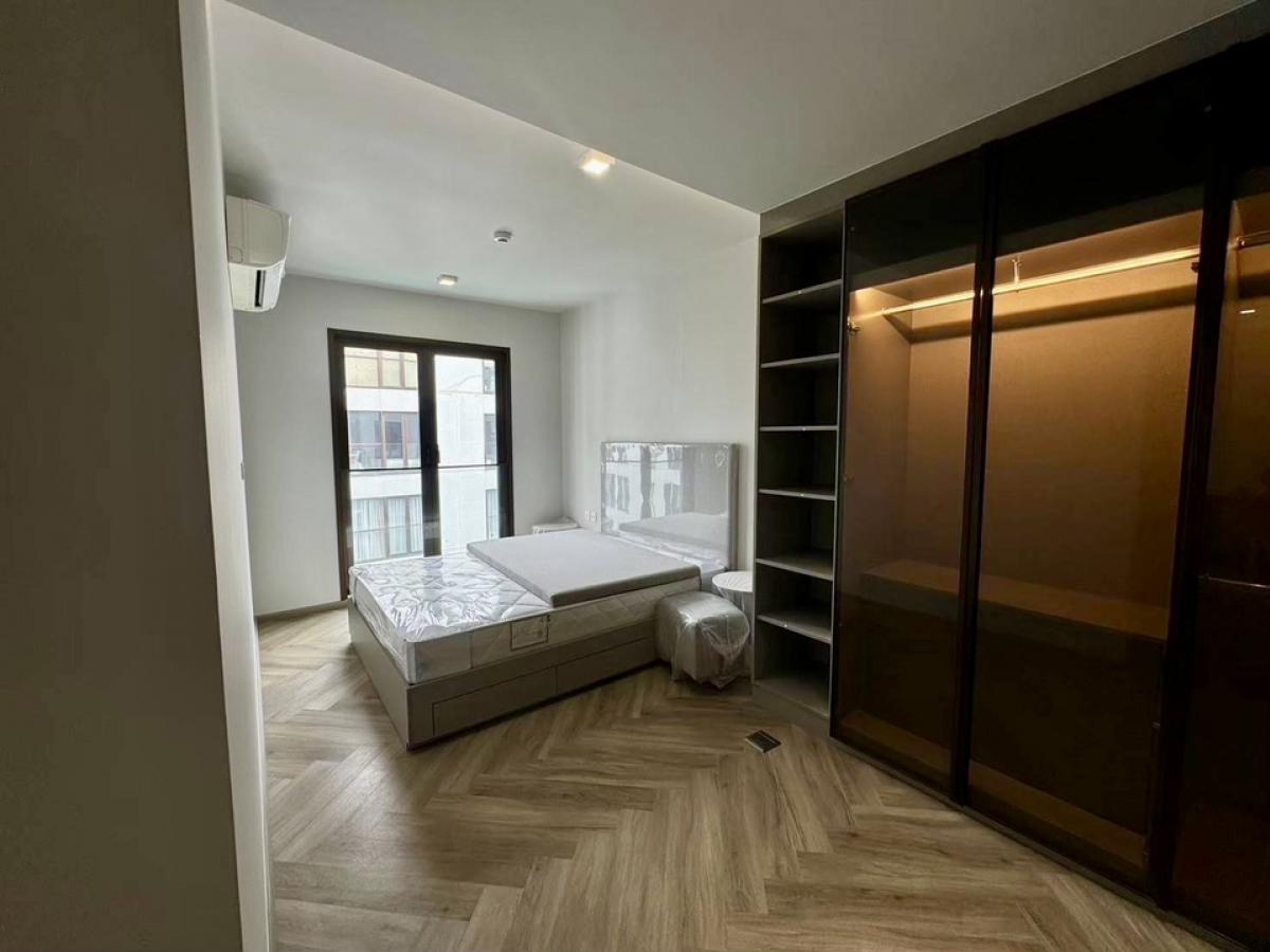 📢👇Brand new unit and low rise project for sale , affordable price and worth for living or investing at  minimal luxury place Chapter Thonglor 25 , surrounded by many popular restaurants, community mall, supermarkets.