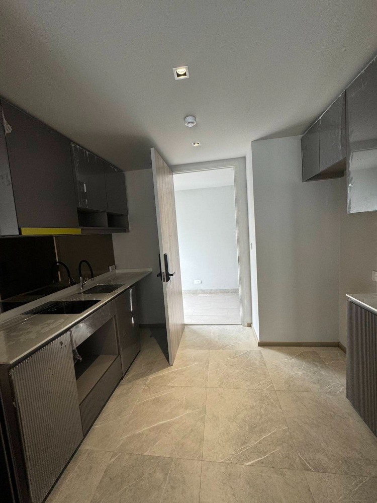📢👇Brand new unit and low rise project for sale , affordable price and worth for living or investing at  minimal luxury place Chapter Thonglor 25 , surrounded by many popular restaurants, community mall, supermarkets.