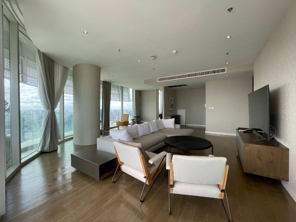 For rent the best Penthouse in city Magnolia Ratchadamri 3 beds duplex with luxury furniture     and superb panorama view.