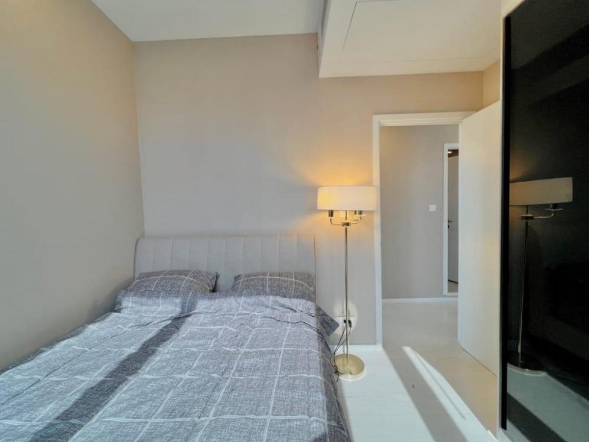 📢👇 Reasonable, affordable, worth price for living or investing as Mazarine Ratchayothin by Grand Unity located very close next to BTS , 180-degree huge city view in the bedroom