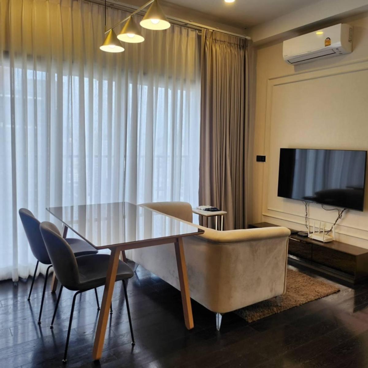 📢👇Park Origin Thonglor, one of the best luxury project and fabulous facilities in Thonglor for rent , good deal, good location, opposite Donki Mall, unblocked view, nice decoration with fully furnished Special offer Free wifi