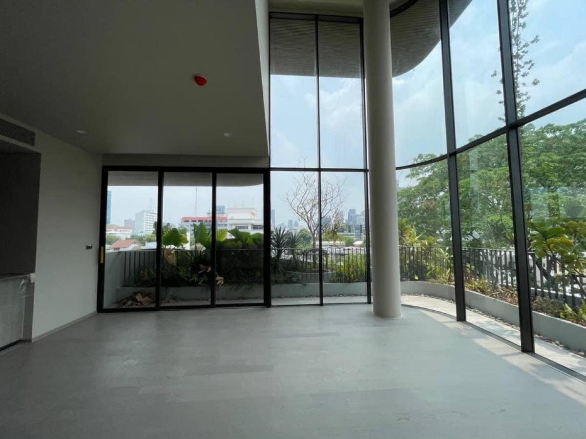 📢👇 Kalm Penthouse Ari is a brand-new, luxurious penthouse located in the Phaholyothin area! feeling of being in a cozy, shaded home with convenient access to multiple routes, surrounded by numerous famous restaurants and cafes.
