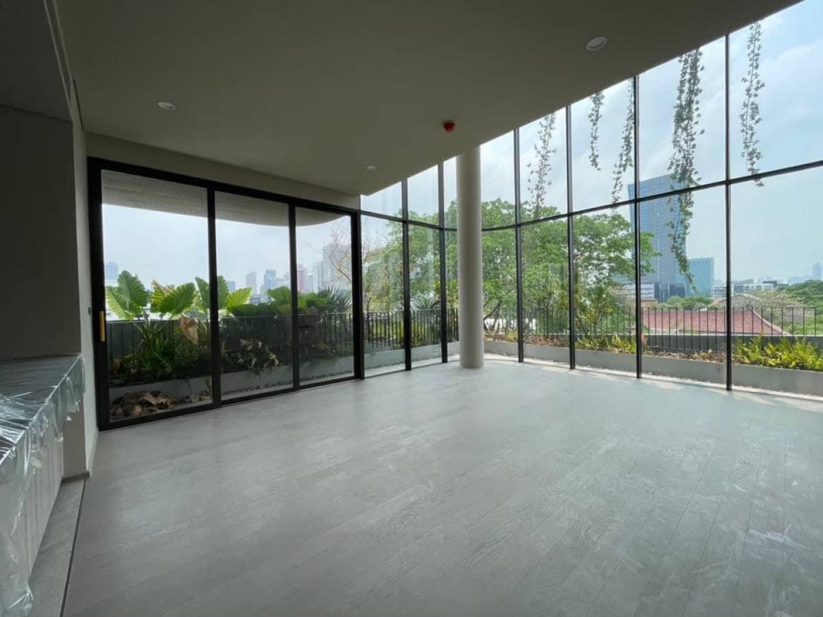 📢👇 Kalm Penthouse Ari is a brand-new, luxurious penthouse located in the Phaholyothin area! feeling of being in a cozy, shaded home with convenient access to multiple routes, surrounded by numerous famous restaurants and cafes.