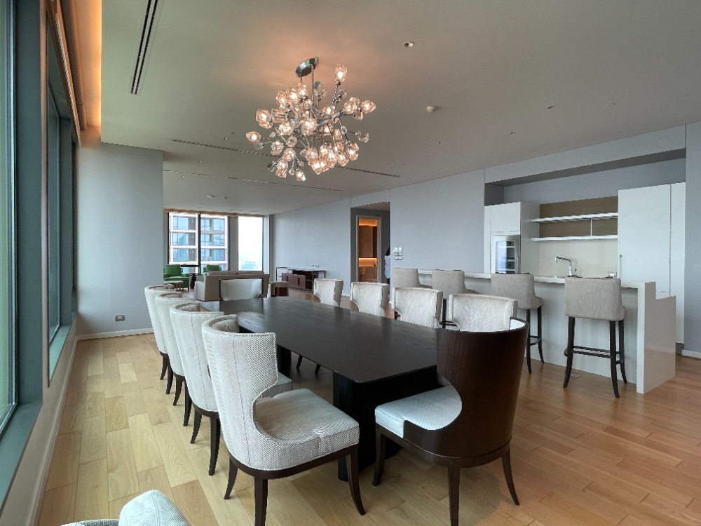 ✨ 👍Spacious unit in popular at Sindhorn residence, near Lumpini park,nice decoration with big balcony ready to move in.