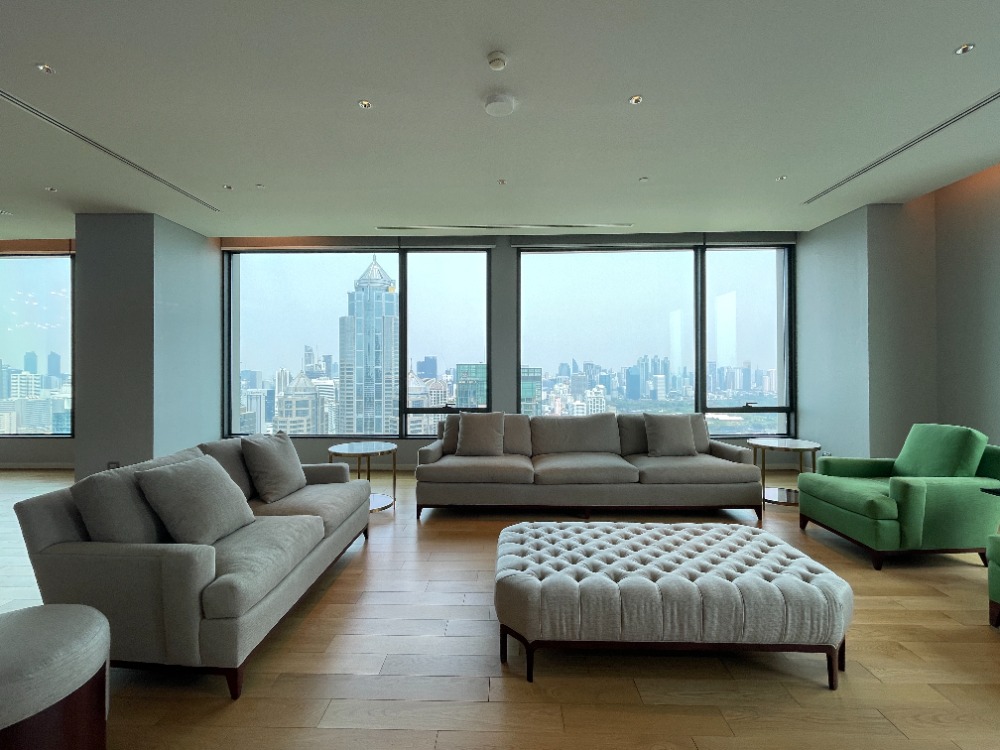 ✨ 👍Spacious unit in popular at Sindhorn residence, near Lumpini park,nice decoration with big balcony ready to move in.