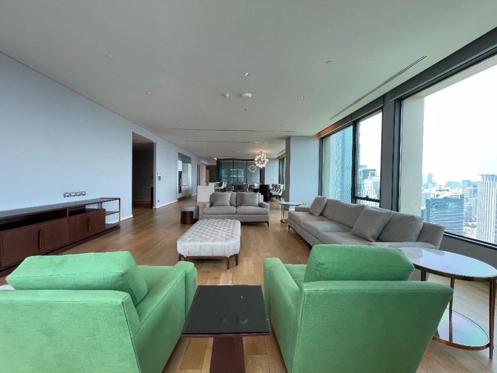 ✨ 👍Spacious unit in popular at Sindhorn residence, near Lumpini park,nice decoration with big balcony ready to move in.