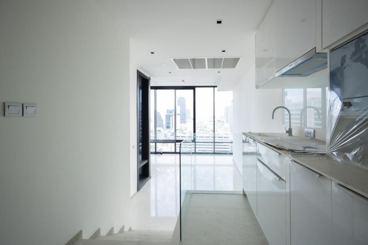 📢👇 The perfect living experience in the heart of Silom.Easily traveling pass many routes, near Silom Complex, unblocked city view