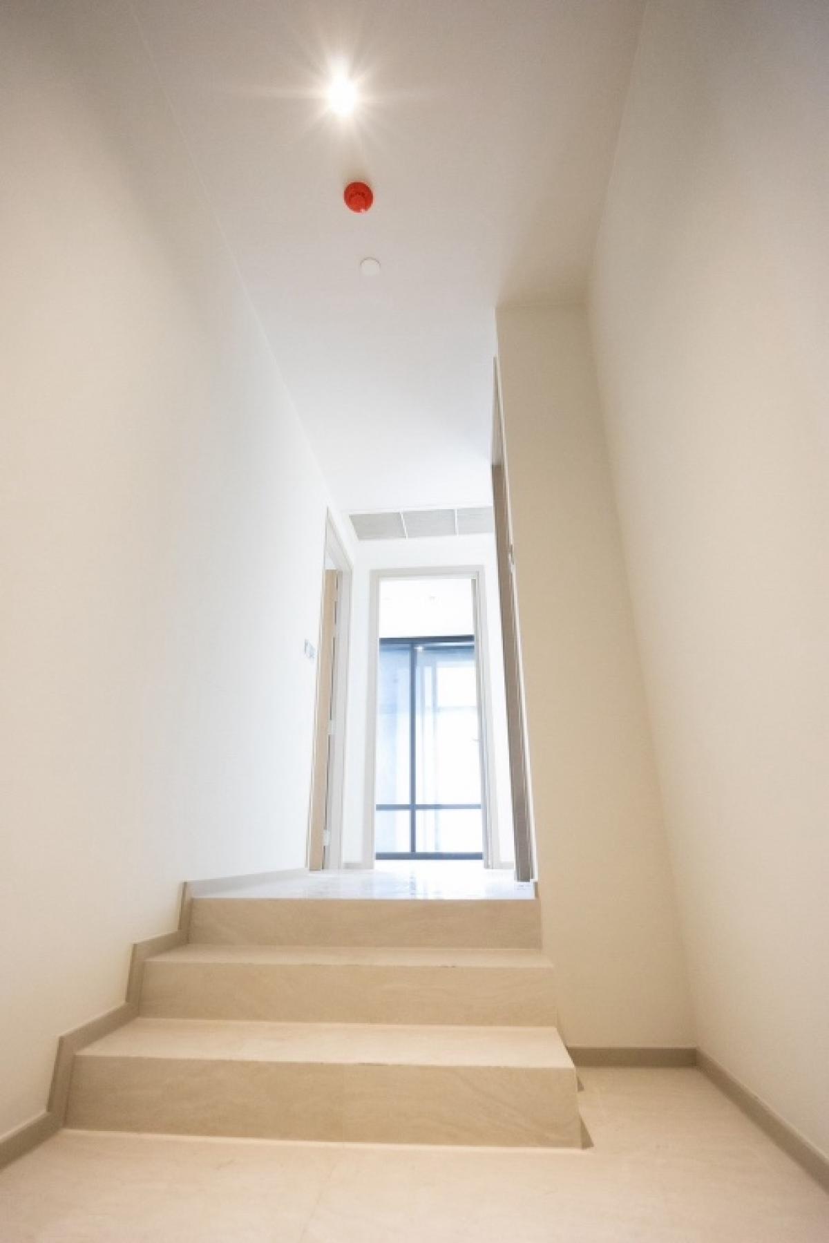 📢👇 The perfect living experience in the heart of Silom.Easily traveling pass many routes, near Silom Complex, unblocked city view