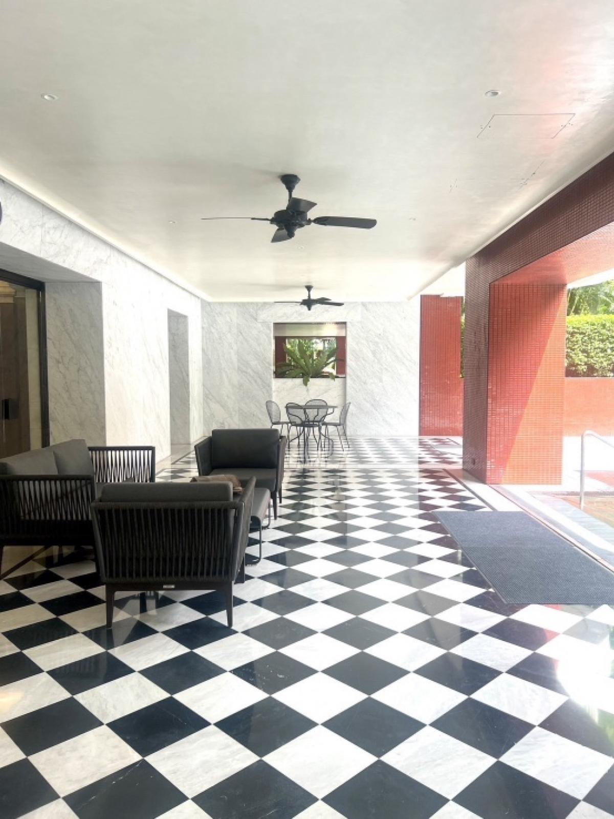 📢👇Big size of 2 beds with garden view, located near Central Chidlom, Central Embassy, Central World.