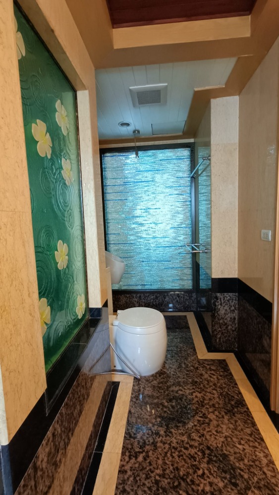 Special Deal🔥 Avenue 61 Huge size 2 bedroom 104 sq.m Close to BTS Ekamai 500 meters