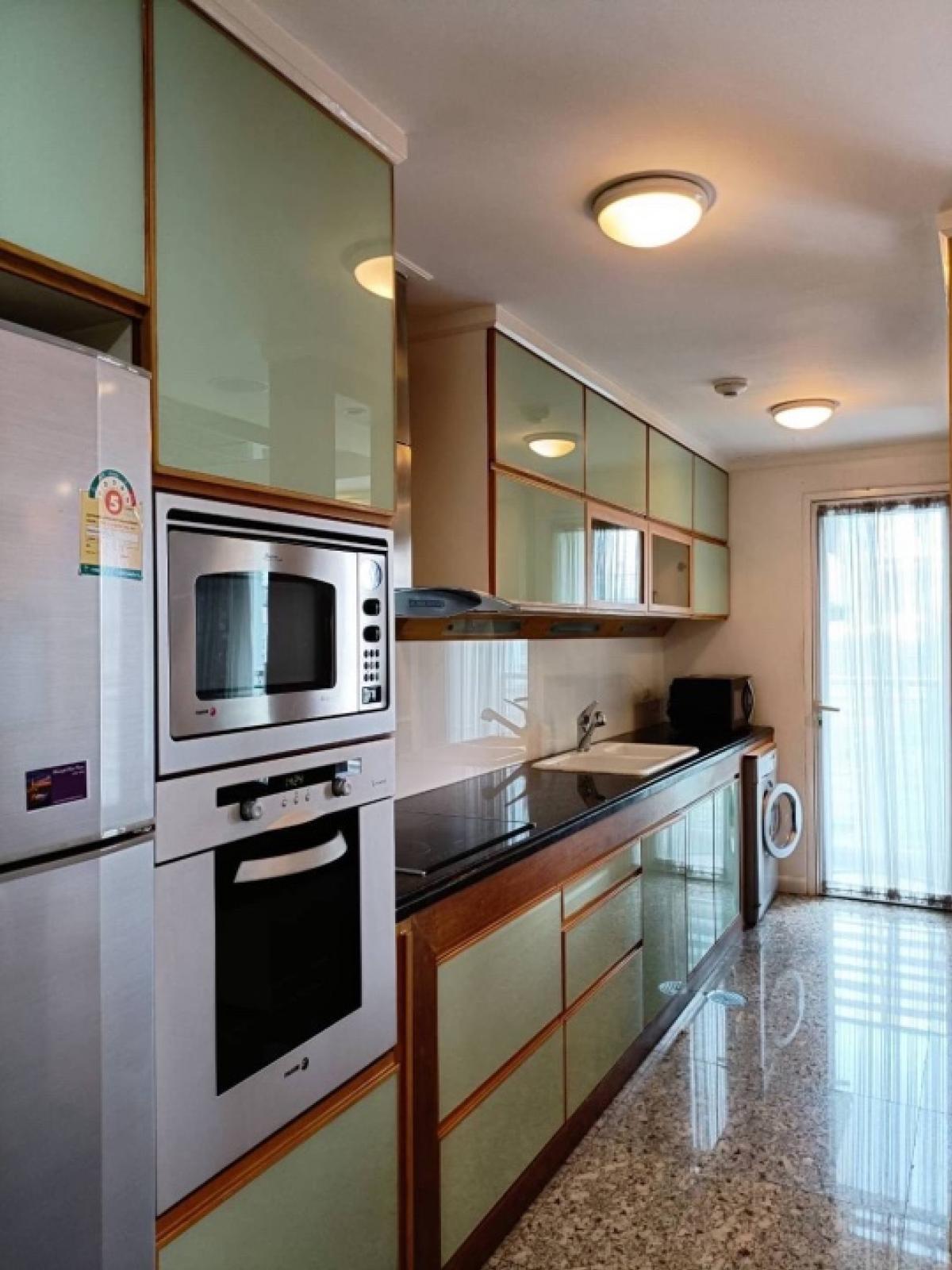 📢👇Room available 1/11/25
Grab or gone, reasonable and worth price for living or investing , low rise condo for rent / sale near Park lane, Gate way Ekamai , unblocked view, fully furnished.