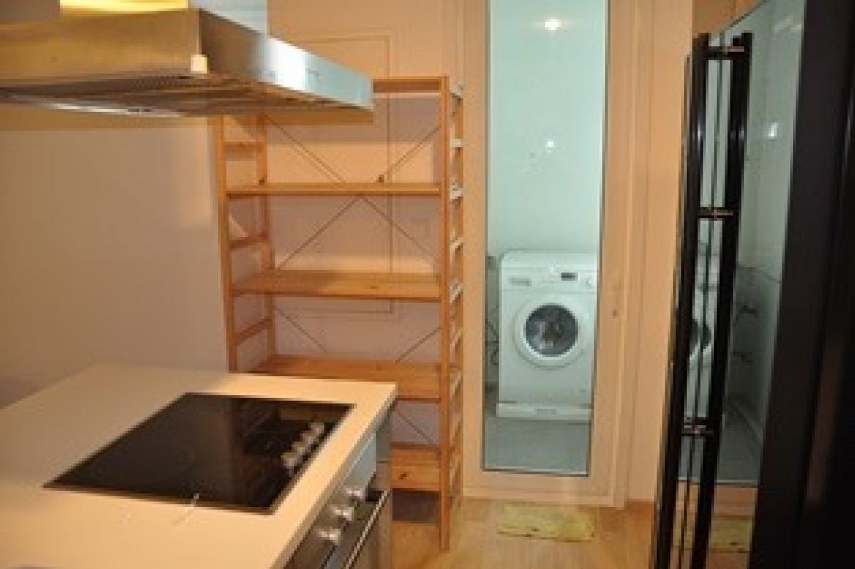 📢👇Rare item, 3 beds at Siri@Sukhumvit .Good deal also with free internet, good location in Thonglor, fully furnished, pool view, walking distance to Community Malls, Starbucks, 7-11 (right next door), restaurants. Very convenient for traveling from both S