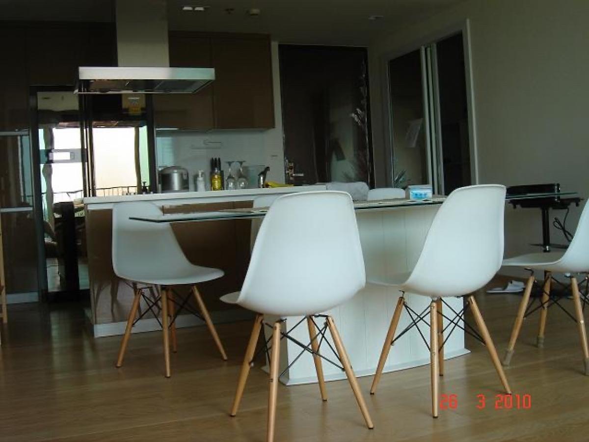 📢👇Rare item, 3 beds at Siri@Sukhumvit .Good deal also with free internet, good location in Thonglor, fully furnished, pool view, walking distance to Community Malls, Starbucks, 7-11 (right next door), restaurants. Very convenient for traveling from both S