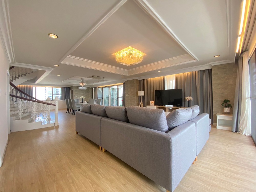 ✨Penthouse in heart of bangkok! 3+1 bedroom new decoration at all private garden and balcony City View nearly bts Phromphong