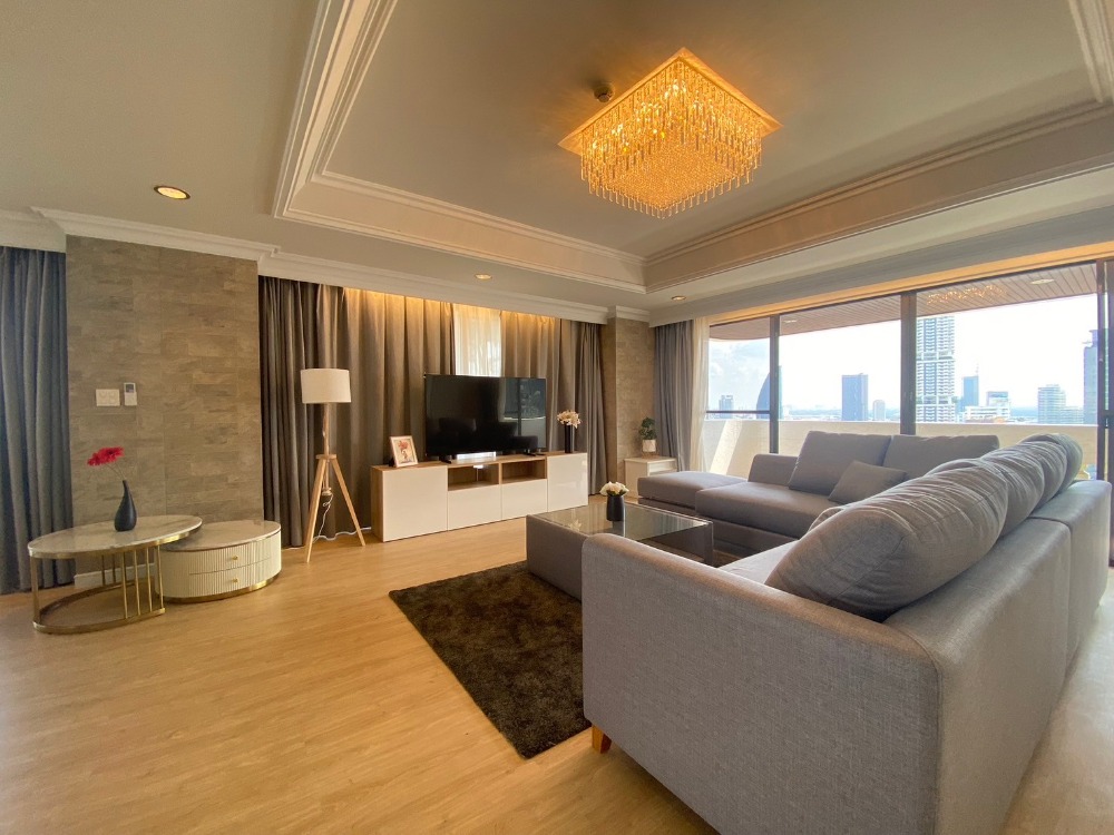 ✨Penthouse in heart of bangkok! 3+1 bedroom new decoration at all private garden and balcony City View nearly bts Phromphong