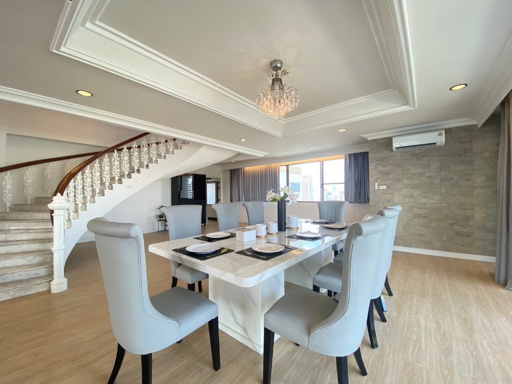 ✨Penthouse in heart of bangkok! 3+1 bedroom new decoration at all private garden and balcony City View nearly bts Phromphong
