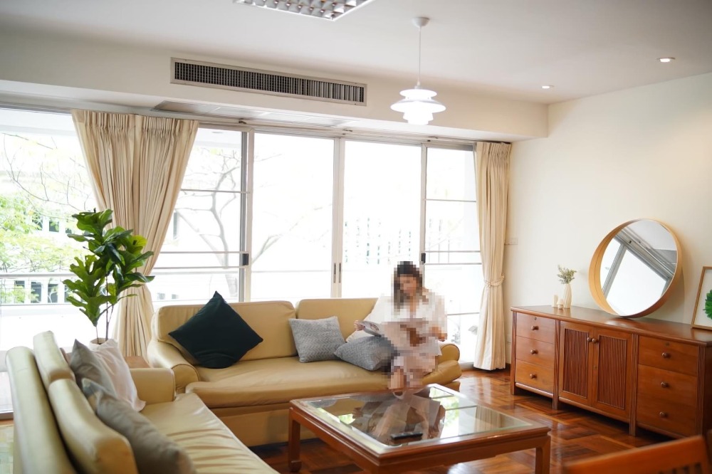 📢👇Huge size petfriendly unit for 2 beds in Em District area , long big balcony, no weight limit for dog