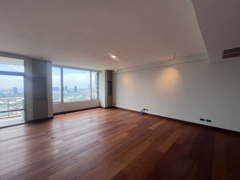 🏠Renovated unit at All Seasons Mansion 3 bedroom Huge size near BTS Ploenchit