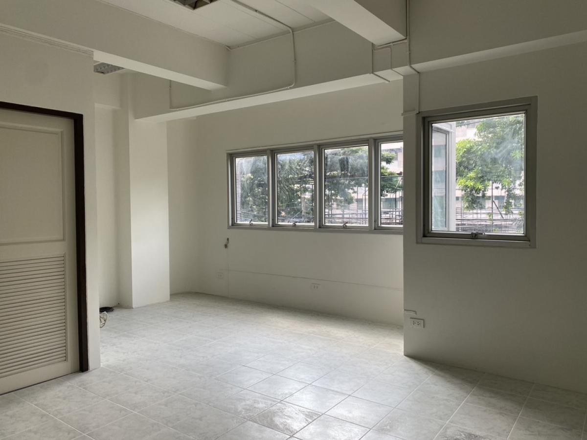 📢👇 Stand alone office building at Yenakart located in the middle of business area