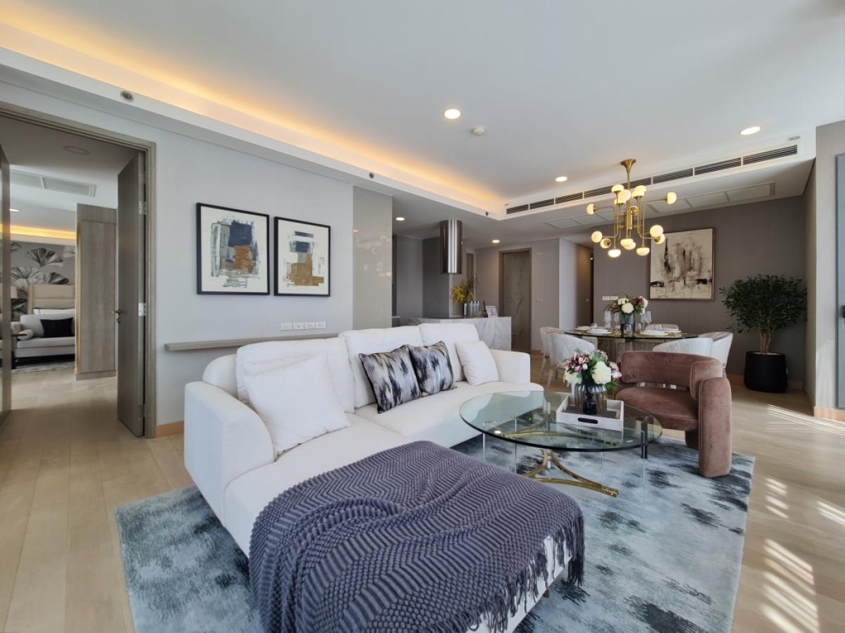 📢👇 Luxurious condominium in the heart of Asoke-Rama 4, conceige service from a world-class hotel , unblocked view, also many special offer such as free transfer expenses etc.