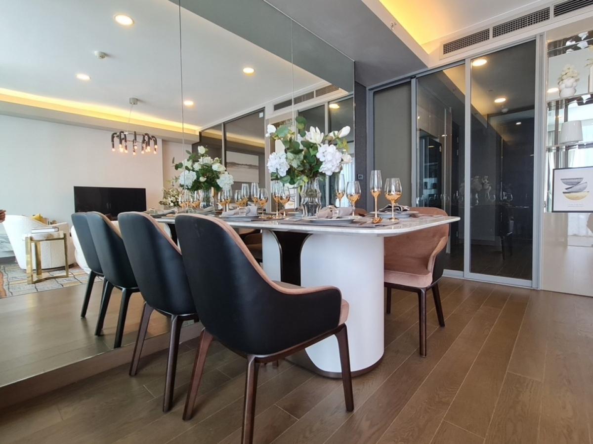 📢👇Luxurious condominium in the heart of Asoke-Rama 4, conceige service from a world-class hotel , also many special offer such as free transfer expenses etc.