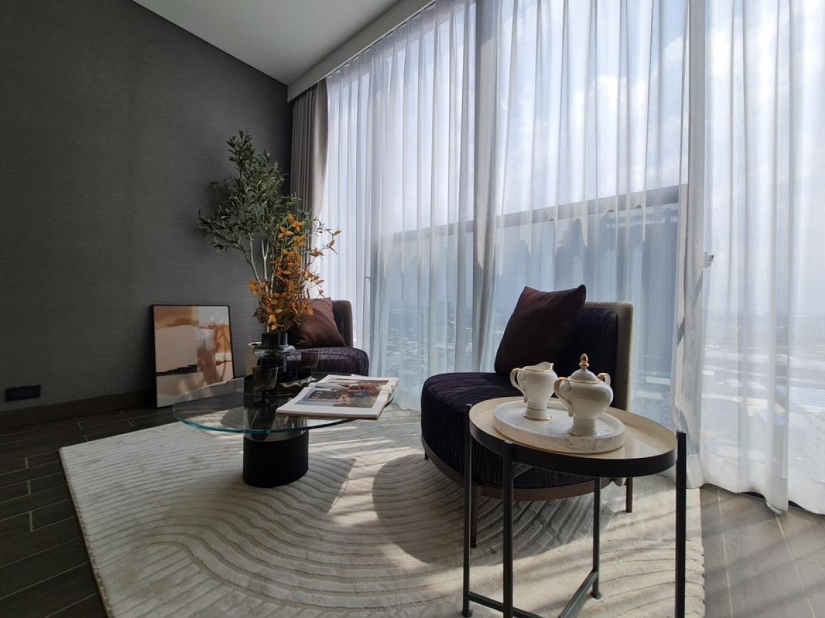 📢👇Luxurious condominium in the heart of Asoke-Rama 4, conceige service from a world-class hotel , also many special offer such as free transfer expenses etc.