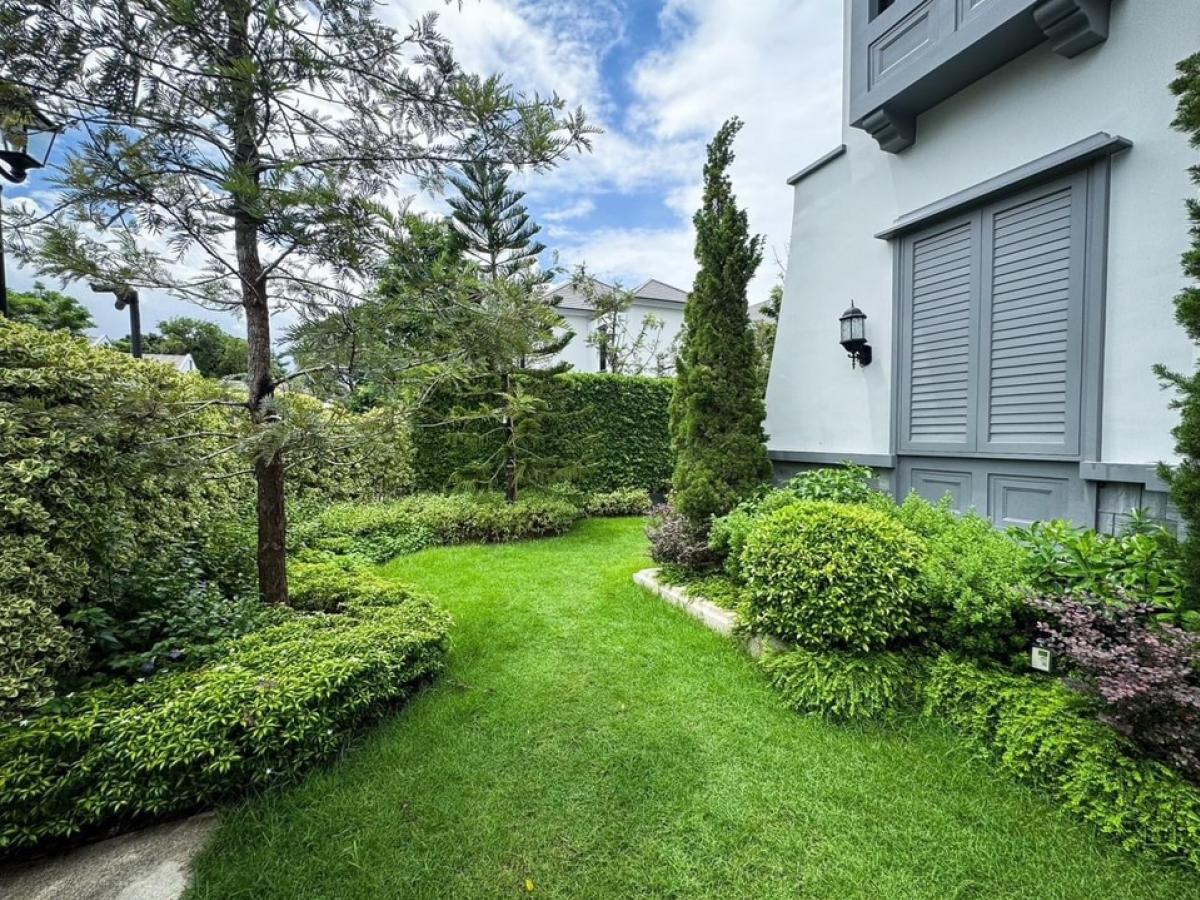 📢👇 New corner house for rent , never occupied, located in Nantawan Rama 9 - New Krungthepkreetha, a luxury compound with excellent security. Close to Brighton International School, Wellington International School, and Suvarnabhumi Airport. Fully furnished