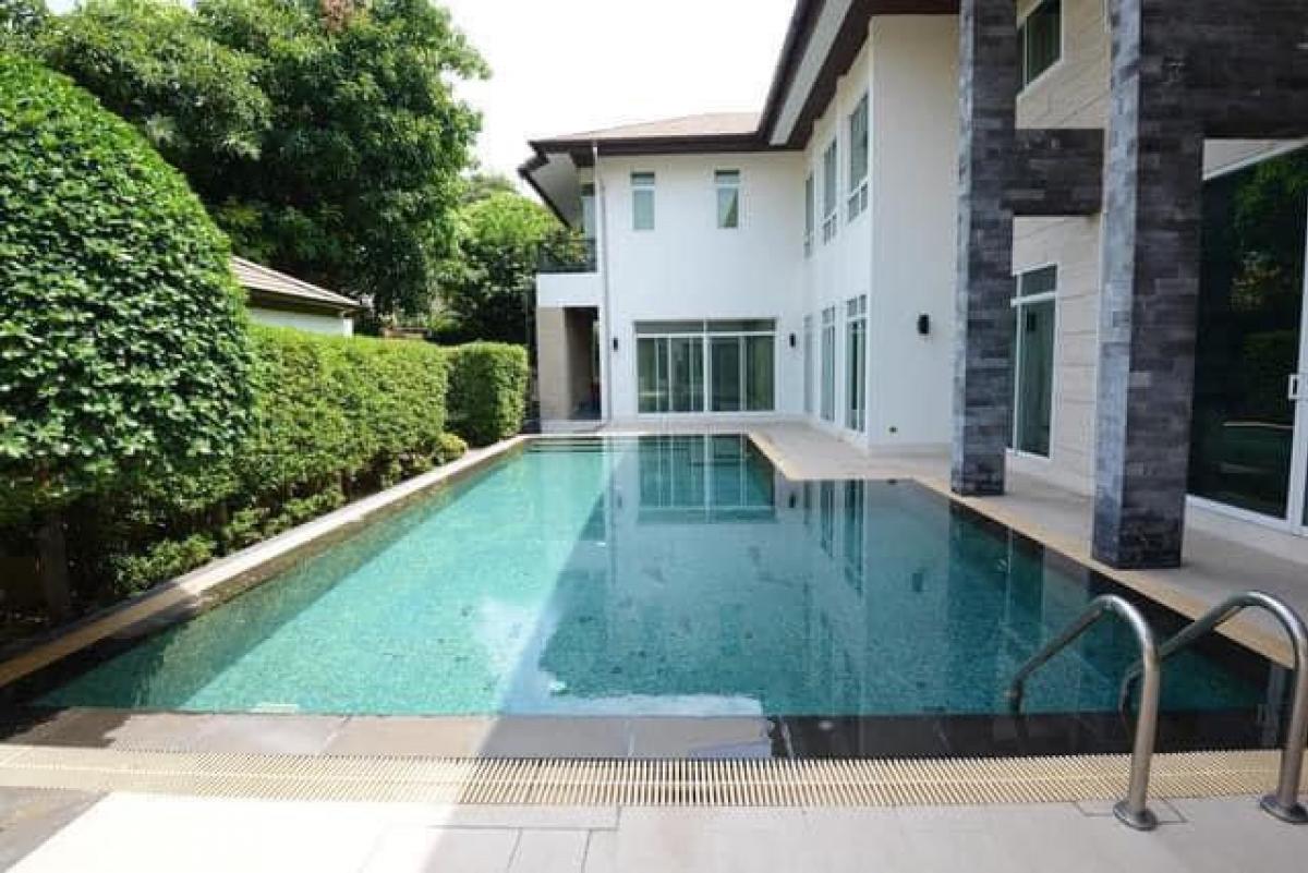บ้านเดี่ยวหรูลาดพร้าวพร้อมสระว่ายน้ำส่วนตัว พื้นที่กว้าง ใกล้ Crystal Park และ CDC