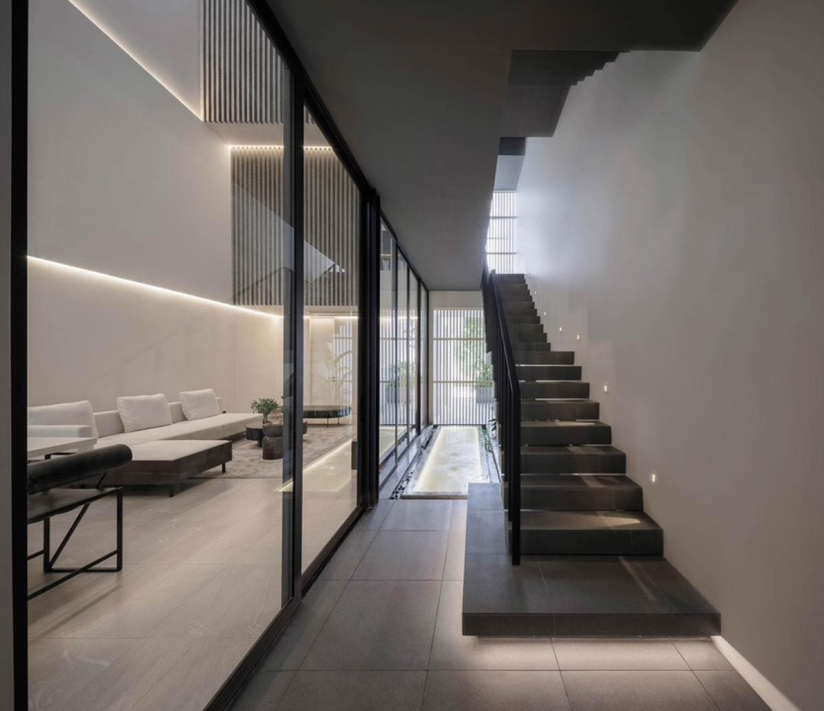 📢👇3 story home office with in-house lift, close to Mega Bangna, Concordian International School