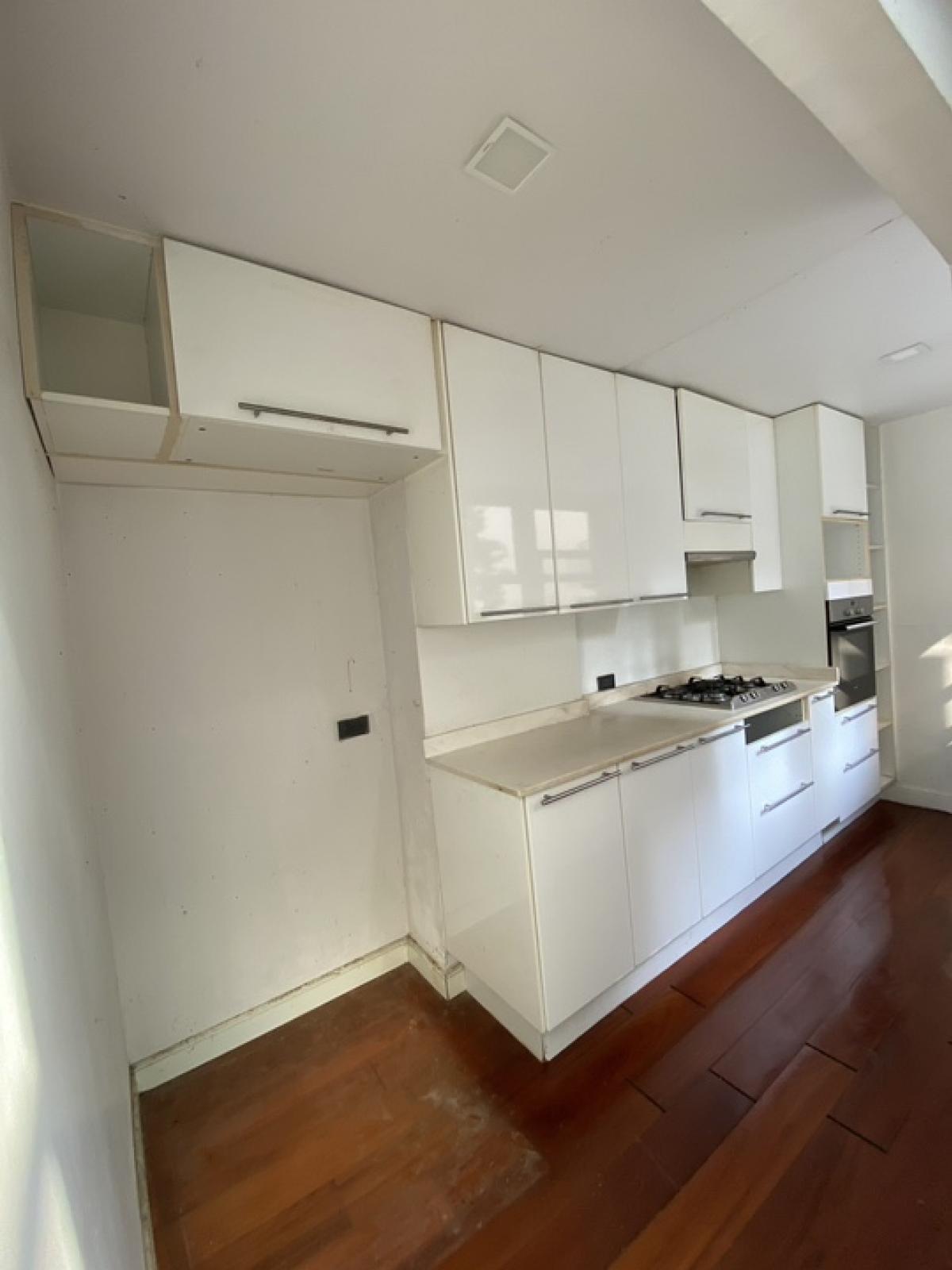 📢👇Good for living or investing 3 story big size of townhome in the middle of Thonglor, safety, shady, easily to traveling in many routes, unfurnished❌pet not allowed when rent