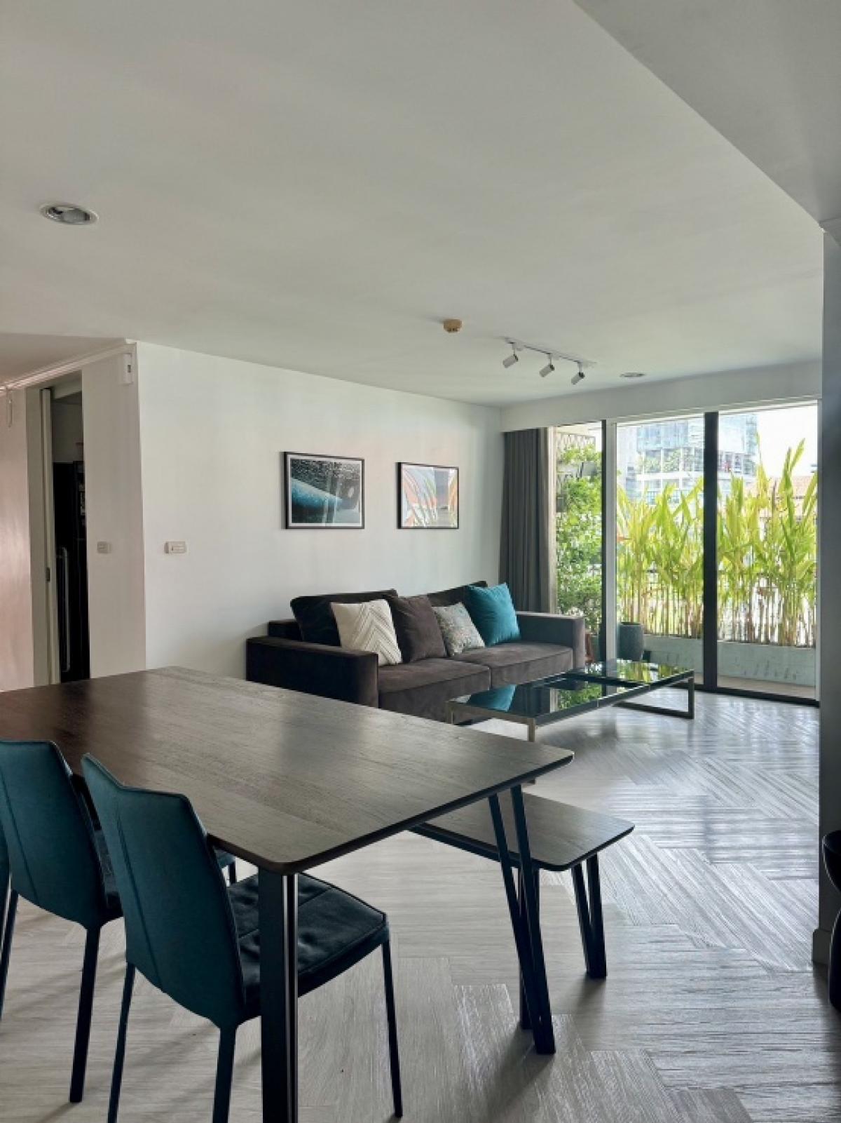 📢👇 Pearl Residences Condominium , newly renovated , low rise building locate in Em District and only 450m to Benjasiri Park and BTS, near Rain hill, UFM Fuji supermarket , fully furnished.